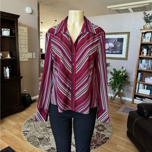 Como red, black & white long sleeve Vneck blouse-size L
